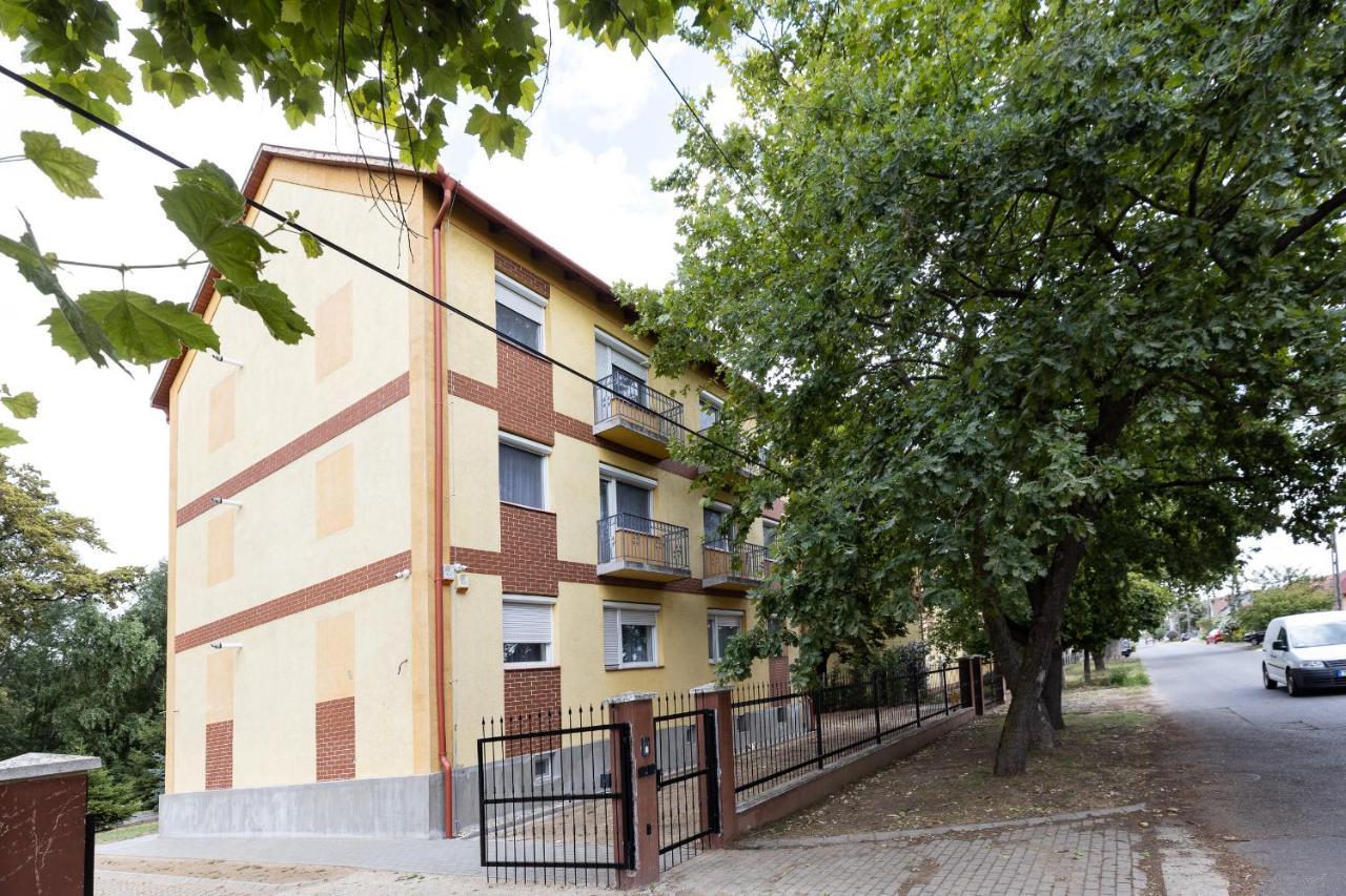 Angolkert Panzio Teglas Exterior foto